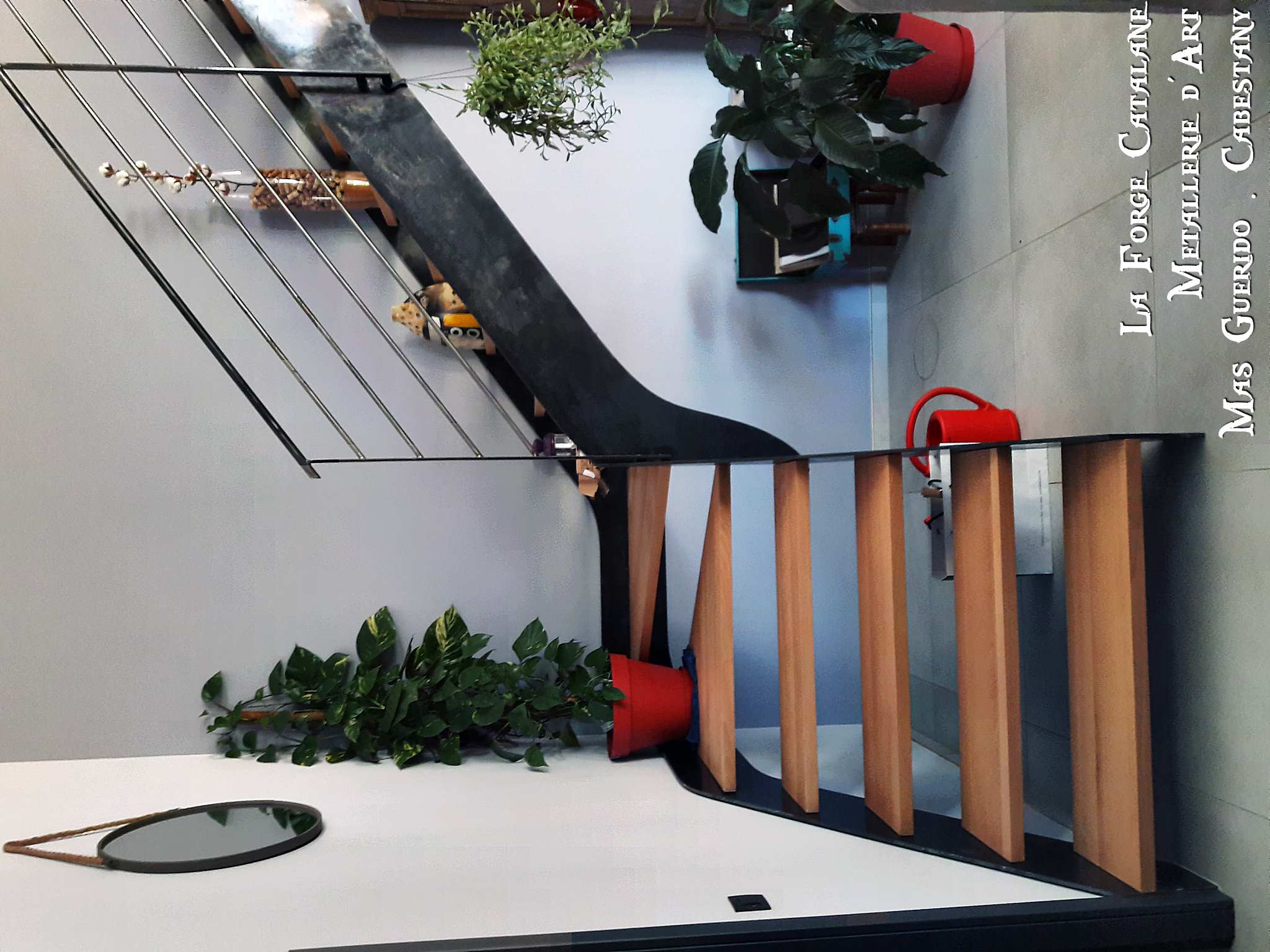 escalier double limon fer plat lateraux marches bois forge catalane.jpg